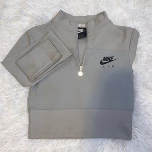 Long sleeve, light-grey Nike Air crop top!